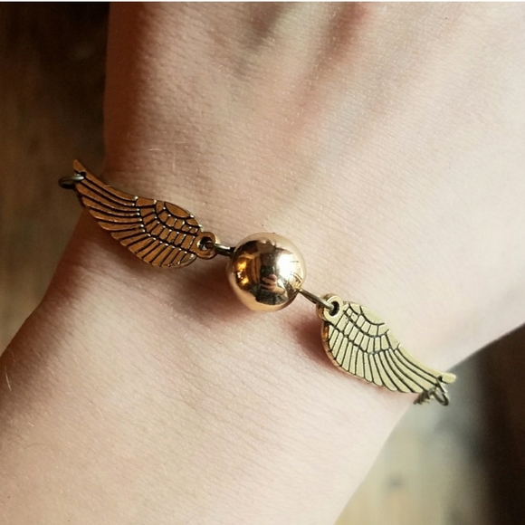 NWOT Harry Potter Bronze Golden Snitch Bracelet - Picture 2 of 7